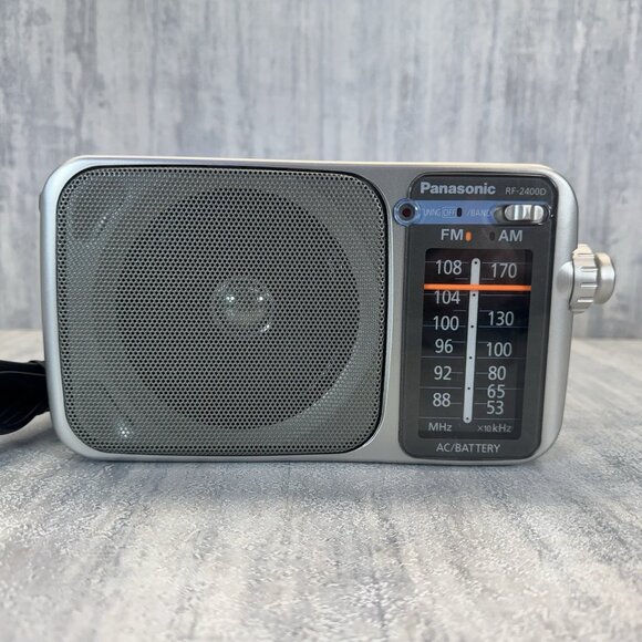 Panasonic RF-2400D Am/FM Radio  Silver/Grey - Tested & Working Very Nice - Picture 2 of 9